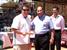 El concejal José Saura entrega a Curro un recuerdo de Torre Pacheco
