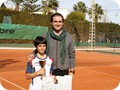 Con el trofeo de campeón en categoría alevín