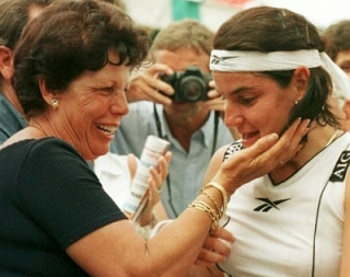Arantxa gana su tercer Roland Garros en 1998